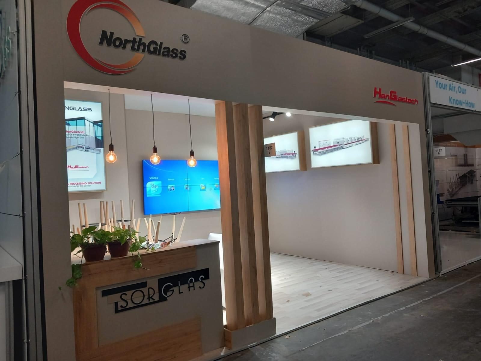 جناح NorthGlass HanGlastech في المعرض – صورة